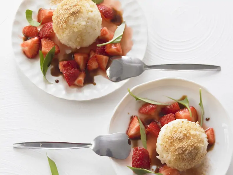 Milchreisknödel mit Balsamicoerdbeeren