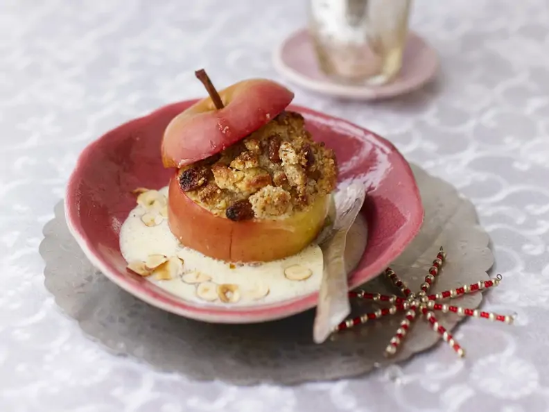 Bratapfel mit Marzipan und Vanillesoße