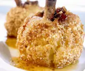 Bratapfel mit Nusskruste