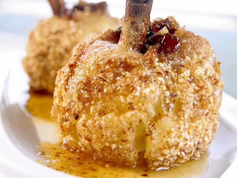 Bratapfel mit Nusskruste