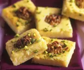 Zitronen-Grießkuchen mit Walnüssen