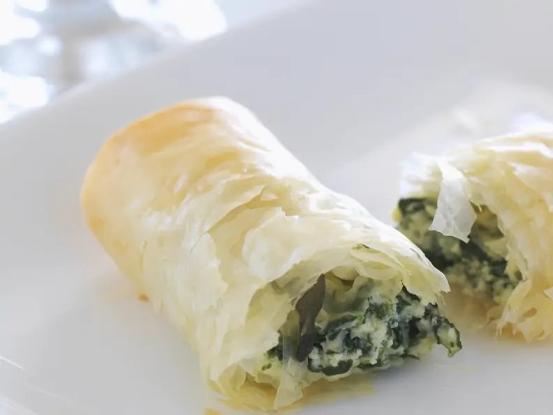 Spinatröllchen mit Ricotta und Salbei
