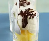 Ananas-Frischkäse-Dessert mit Nougatsoße