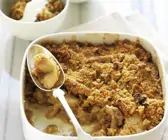 Apfel-Crumble mit Walnüssen