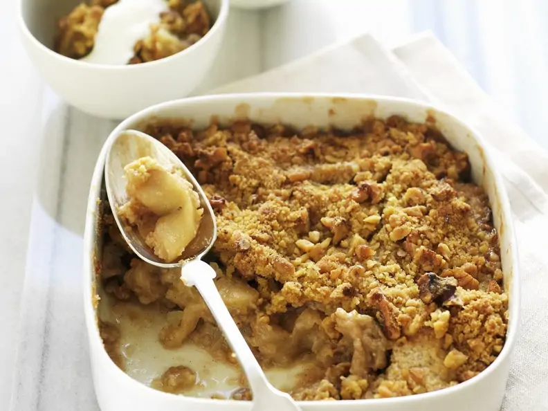 Apfel-Crumble mit Walnüssen