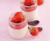 Panna cotta mit Erdbeeren