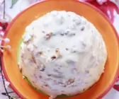 Quarkcreme nach russischer Art mit Rosinen und Mandeln