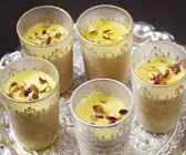 Indisches Joghurteis mit Safran