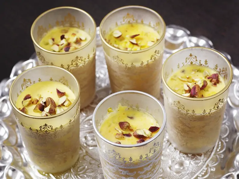 Indisches Joghurteis mit Safran