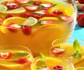 Zitruspunsch mit Beeren