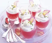 Rhabarbergelee mit Rosensahne