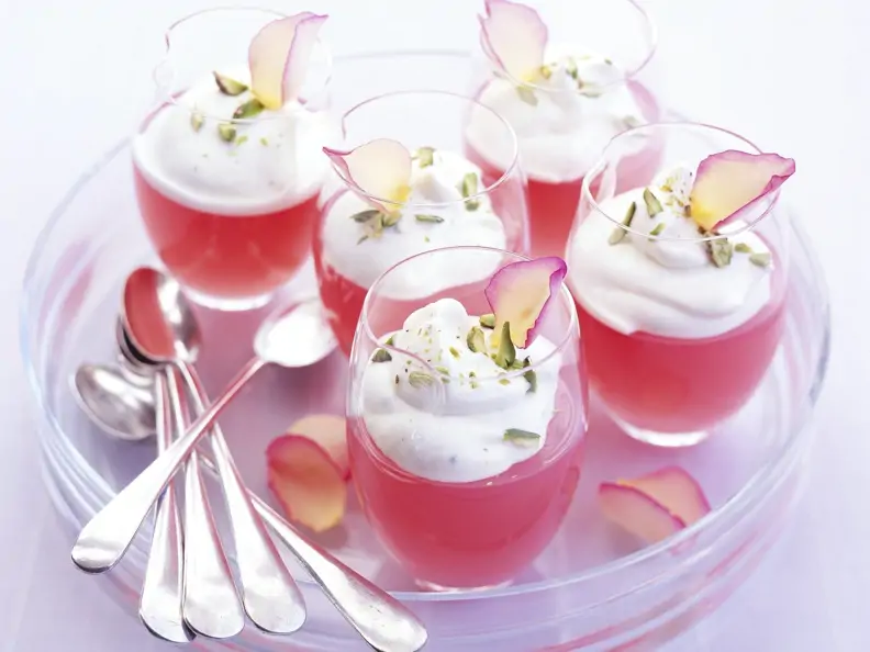 Rhabarbergelee mit Rosensahne