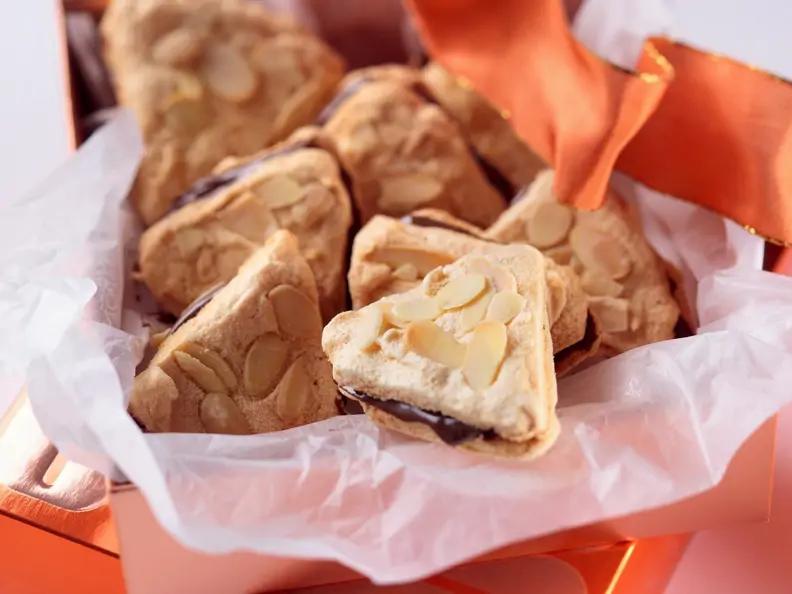 Mandelplätzchen mit Schokoladenfüllung