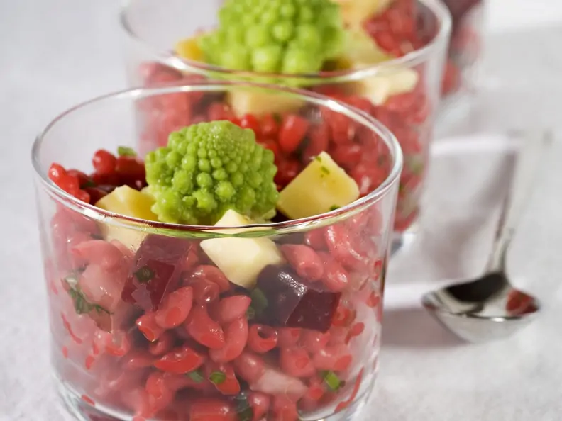 Rote-Bete-Nudel-Salat mit Romanesco