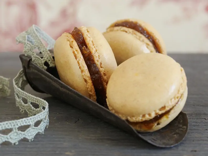 Gewürz-Macarons mit Apfelfüllung