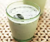 Lassi mit Kräutern