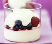 Vanillejoghurt mit Beeren