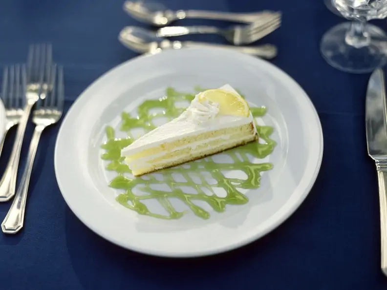 Zitronenkuchen mit Limettensoße