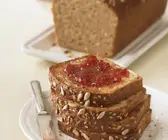 Vollkornbrot mit Marmelade