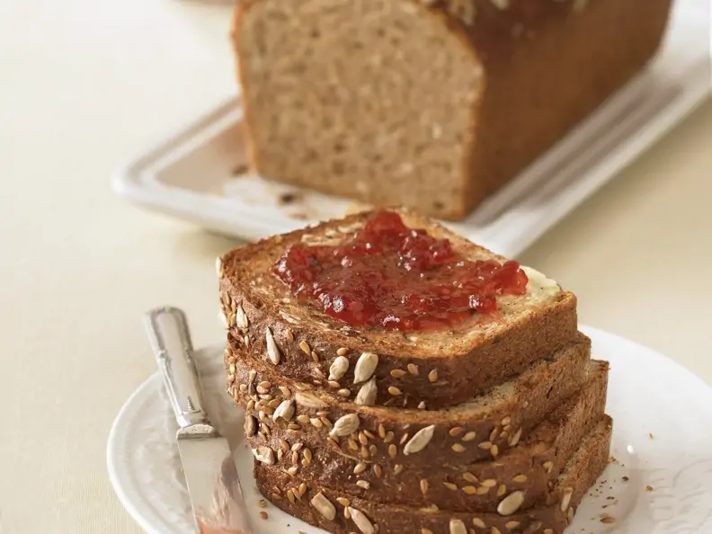 Vollkornbrot mit Marmelade