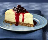 Quarkkuchen mit Blaubeersoße