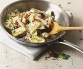 Pasta mit Hähnchen, Artischocke und Schafskäse