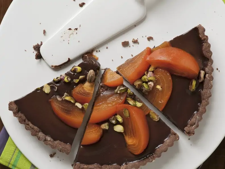 Schokoladentarte mit Sharonfrucht