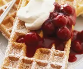 Waffeln mit Kirschkompott