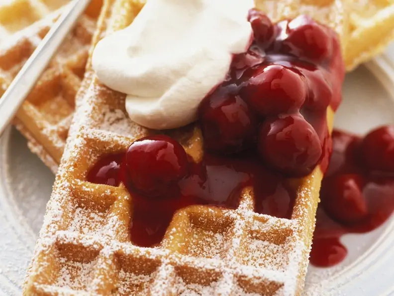 Waffeln mit Kirschkompott