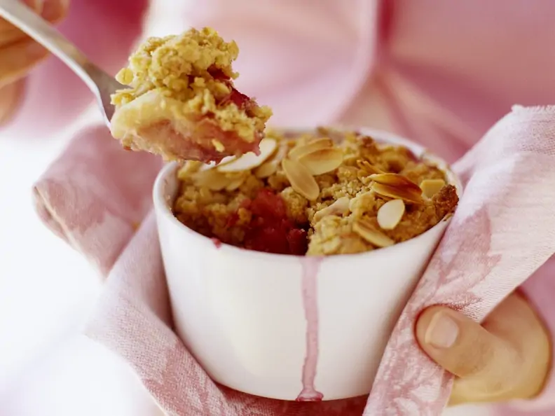 Crumble mit Apfel und Rhabarber