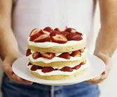 Kleine Erdbeer-Sahne-Torte