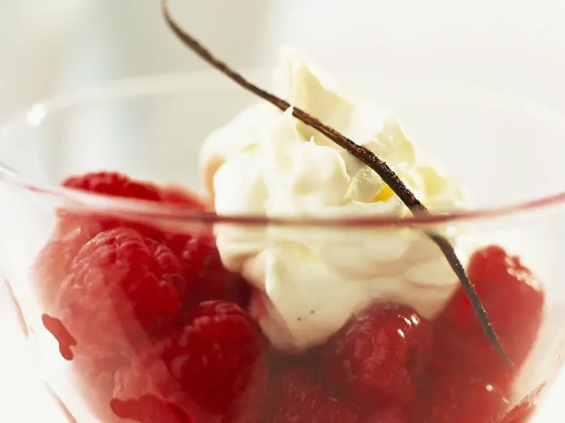 Himbeeren mit Vanillesahne