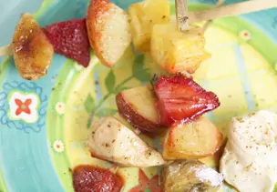 Gegrillte Obstspieße
