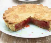 Gedeckter Rhabarberkuchen