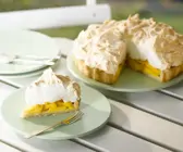 Mangokuchen mit Baiser