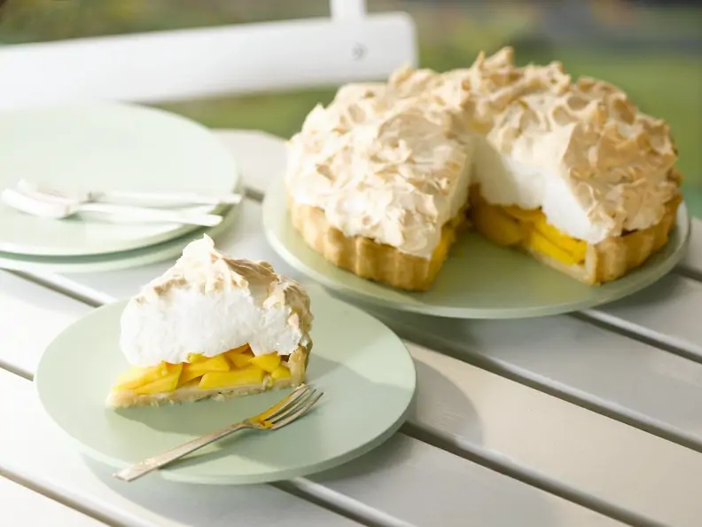 Mangokuchen mit Baiser