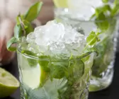 Minzcocktail mit Ingwer