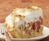 Rhabarber-Baiser-Kuchen-Stück