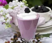 Quarkspeise mit Brombeeren