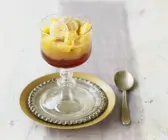 Obst-Schichtspeise mit Apfelmus