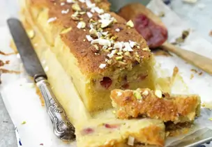 Rhabarberkuchen mit Nuss-Topping