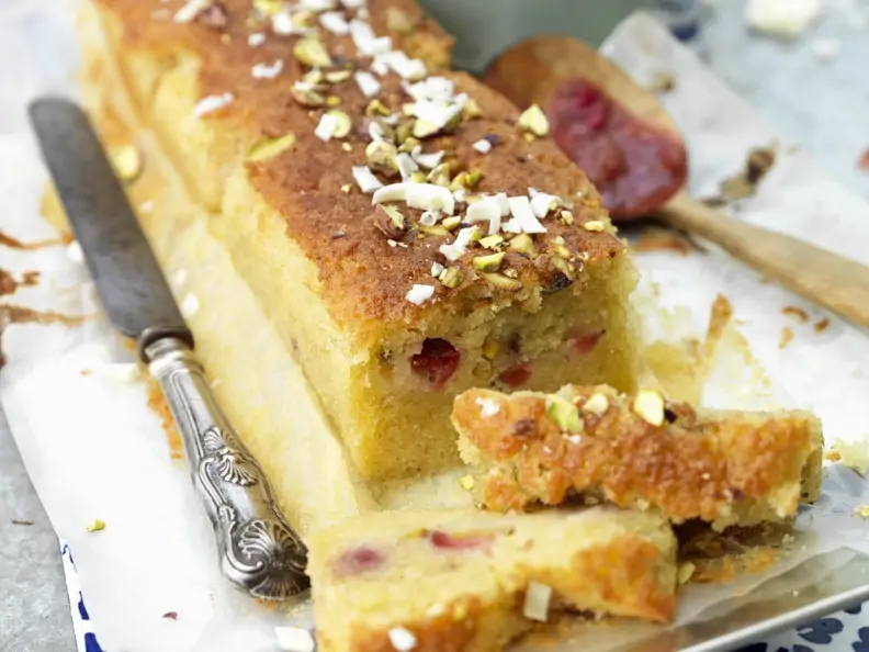 Rhabarberkuchen mit Nuss-Topping