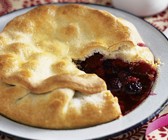 Gedeckter Brombeerkuchen