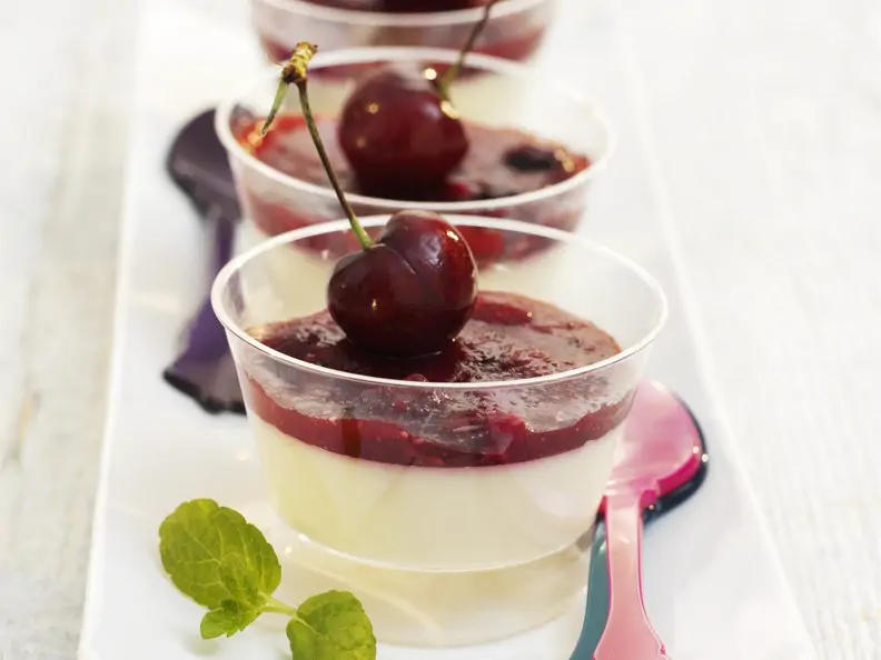 Panna cotta mit Fruchtsoße
