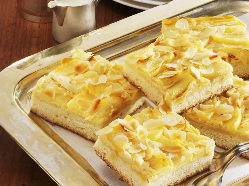 Apfel-Käsekuchen mit Mandeln vom Blech