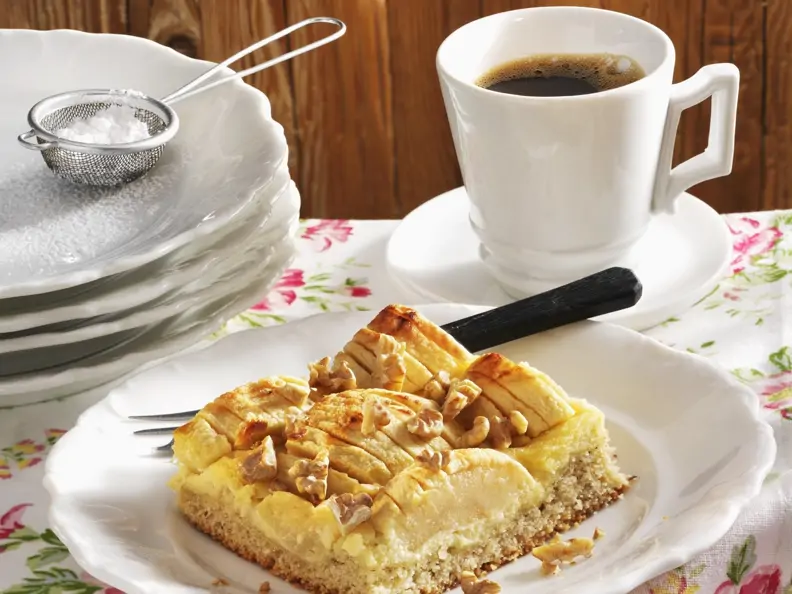 Apfelkuchen mit Marzipan
