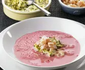 Rote-Bete-Suppe mit Saibling