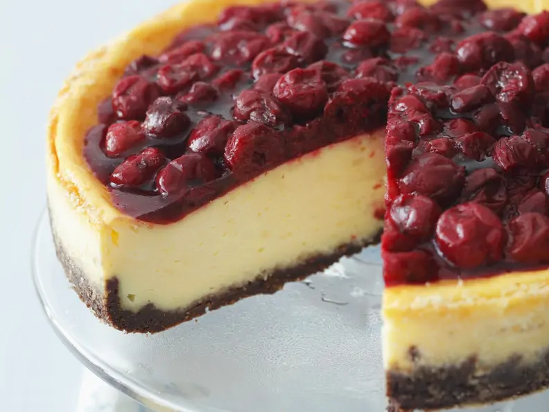 Käsekuchen mit Kirschtopping