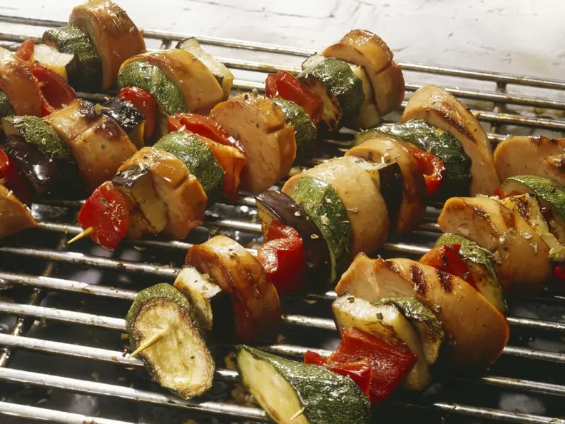 Wurstspieße mit Gemüse