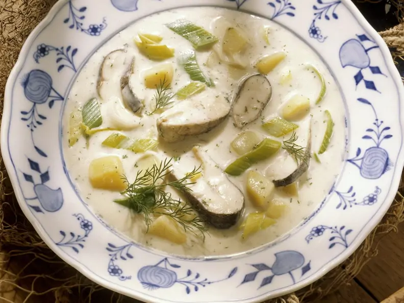 Kartoffelsuppe mit Fisch und Porree